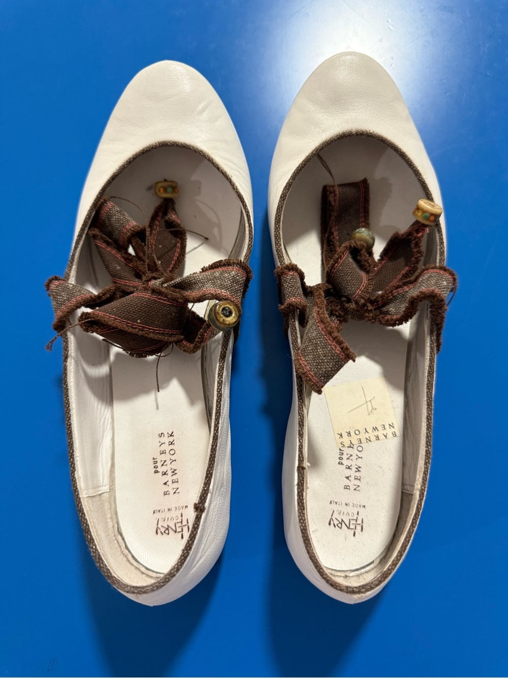 Henry Cuir Barneys New York Flats. Size 37. Very Good Condition.